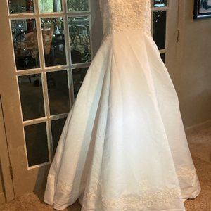 NWT Amazing Halter Wedding Gown Size 10 price $1,200 and got it for sale $638